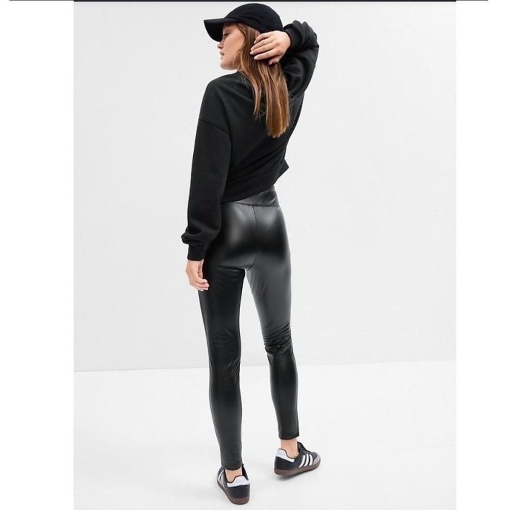 Gap Faux Leather True Black fleece lined leggings soft strechy size Med C11